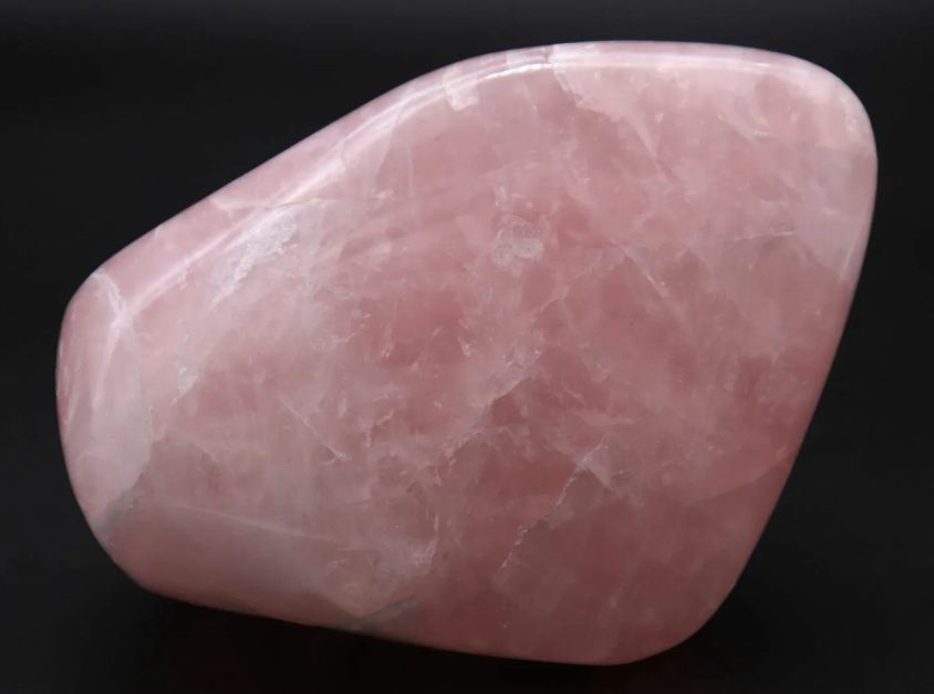Камень розовый кварц
